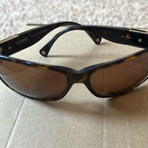 Chic Tortoiseshell Sunglasses